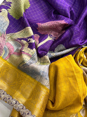 AC014282

Soft silk saree having chex design on all over the saree

*Sparrow Tree print on all over the saree*

Jacquard border on either side

*Rich Kalamkari* pallu as shown

Scalloped sequence & Embroidery lace attached

Teamed with chex blouse having - Anvitha Collections