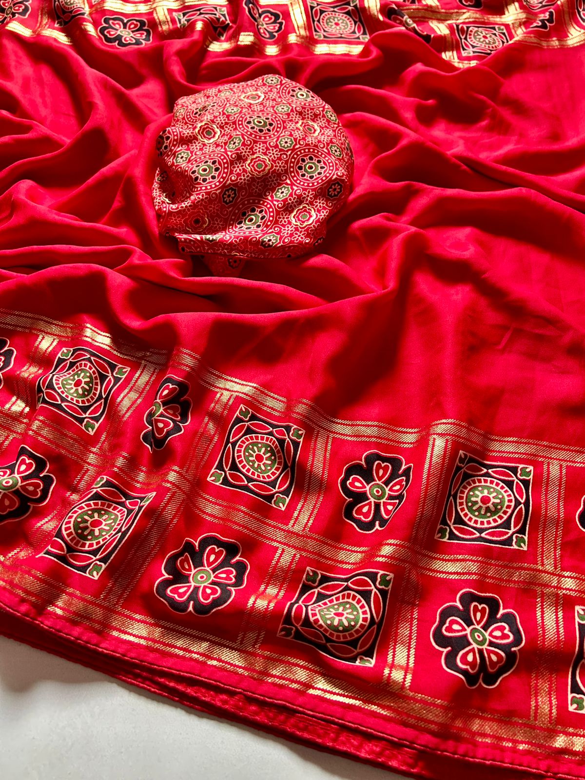 Red Batik Bandhej Lagdi Patta Saree