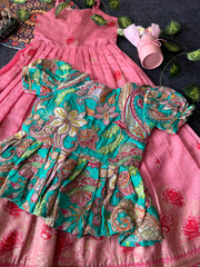 Soft dola silk featuring premium 3D lotus weaving with scalloped lace border