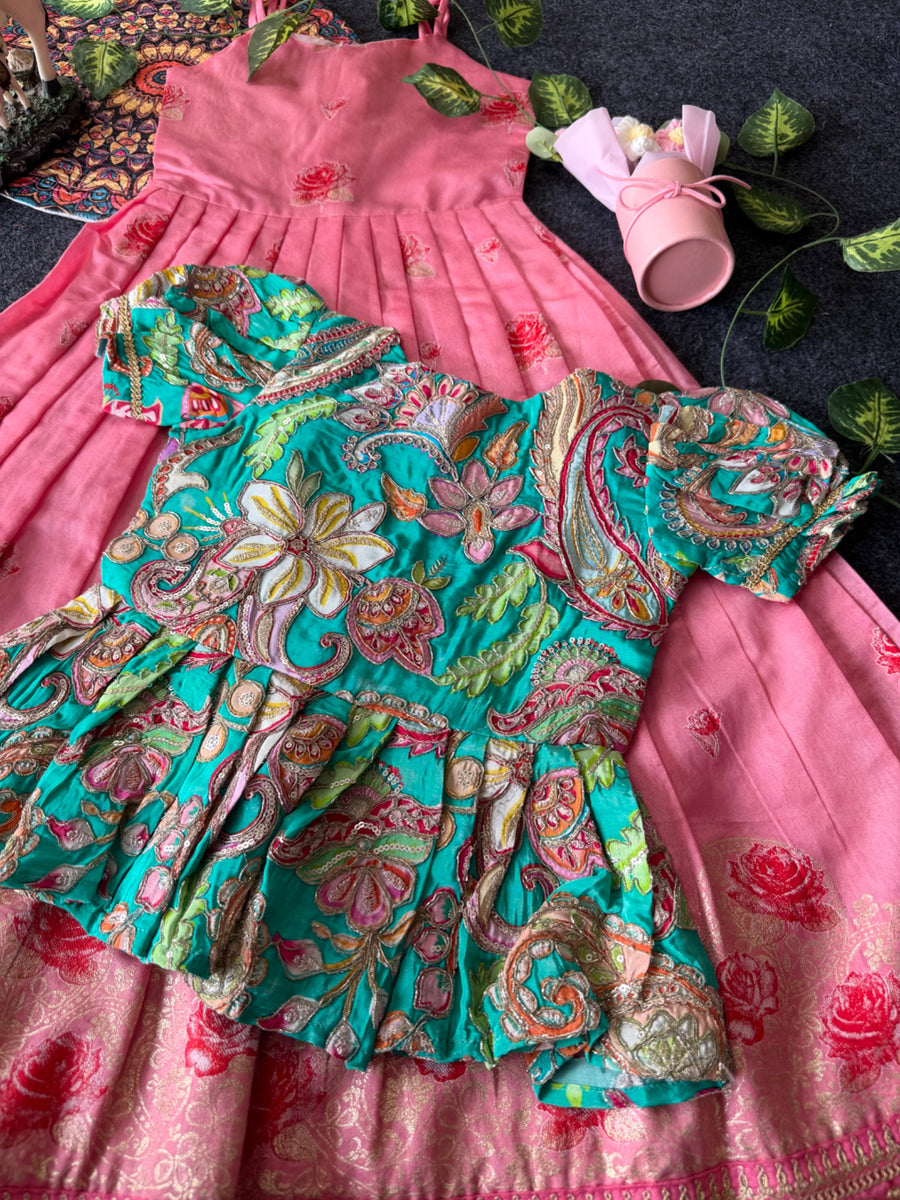 Soft dola silk featuring premium 3D lotus weaving with scalloped lace border