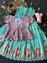 Soft dola silk featuring premium 3D lotus weaving with scalloped lace border