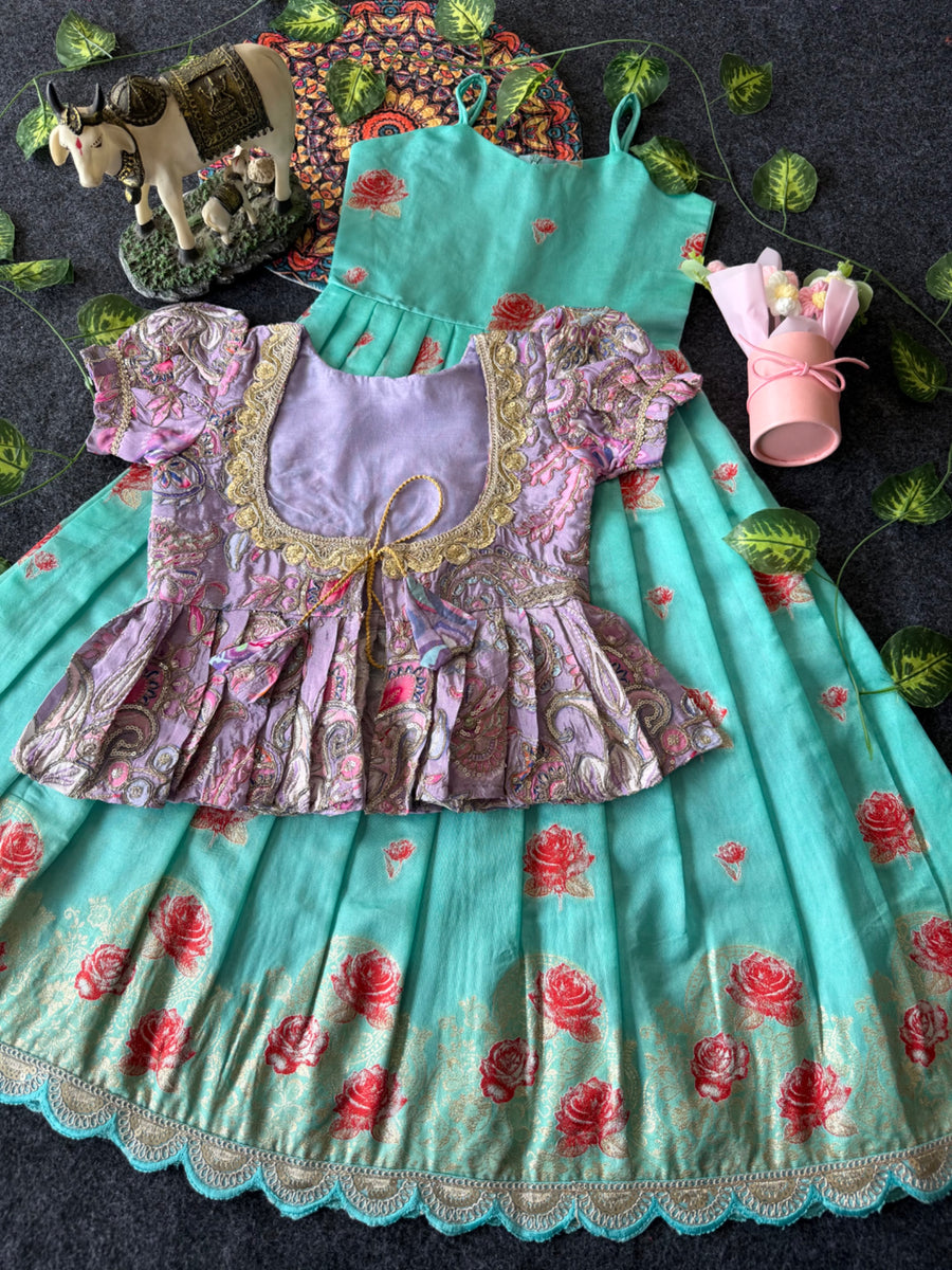 Soft dola silk featuring premium 3D lotus weaving with scalloped lace border