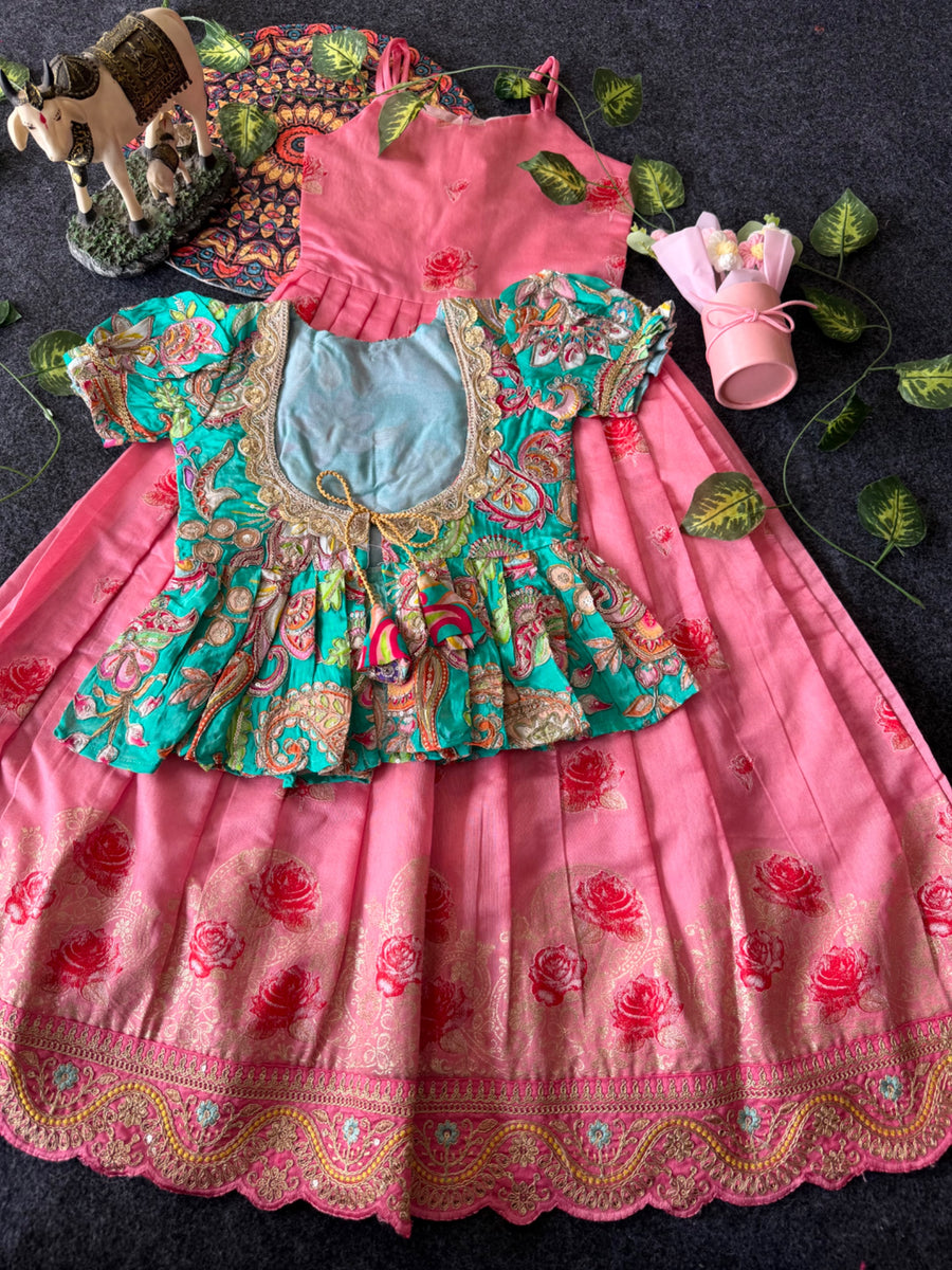 Soft dola silk featuring premium 3D lotus weaving with scalloped lace border