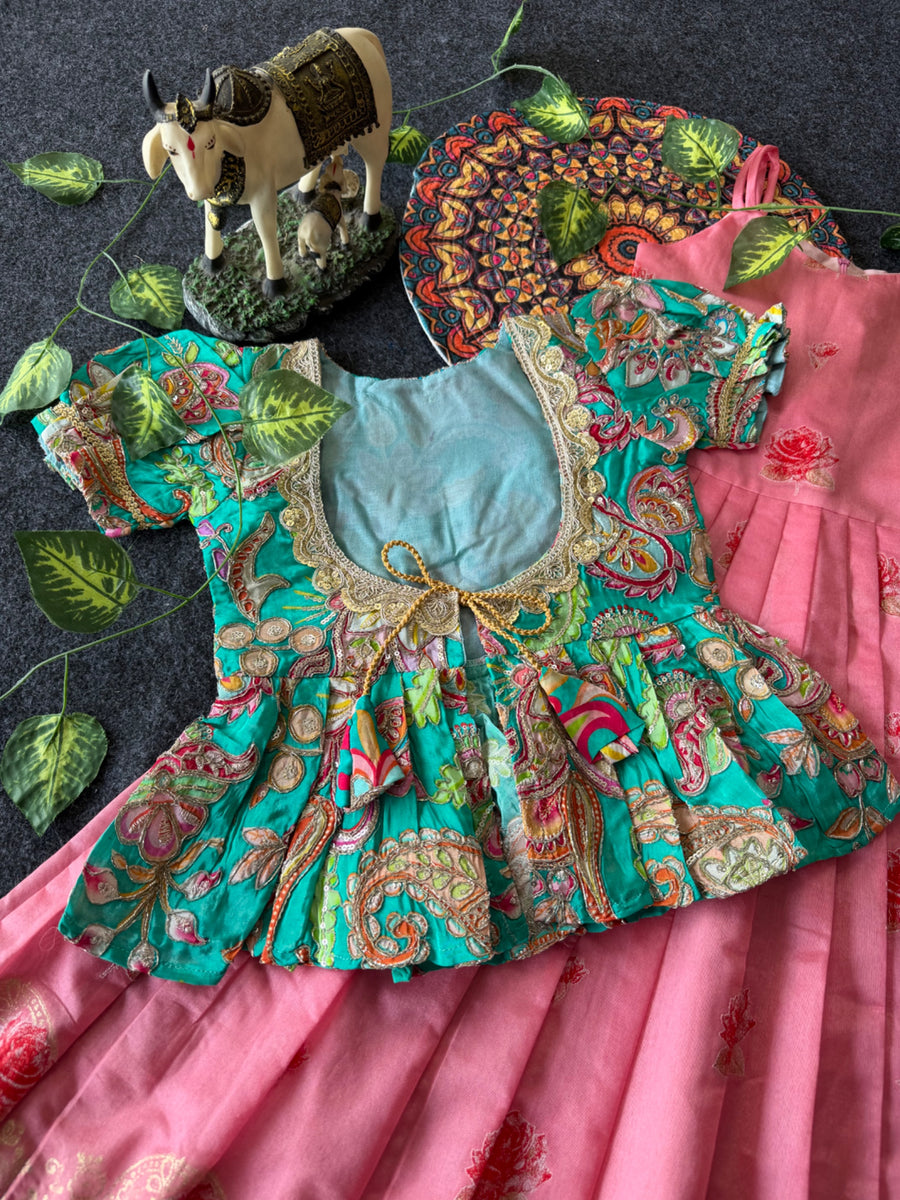 Soft dola silk featuring premium 3D lotus weaving with scalloped lace border