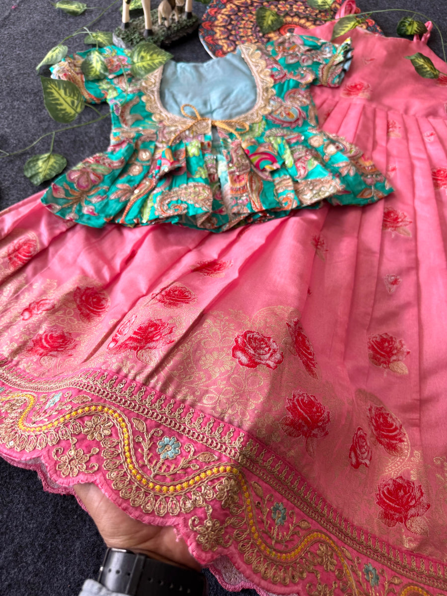 Soft dola silk featuring premium 3D lotus weaving with scalloped lace border