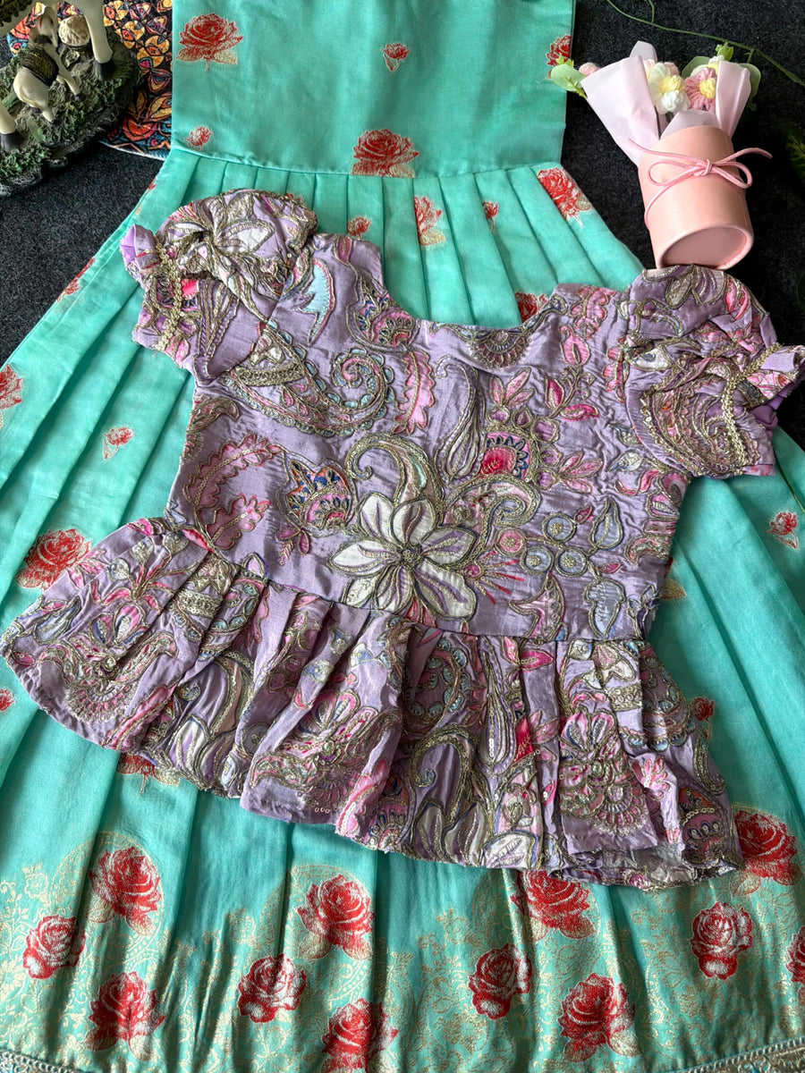 Soft dola silk featuring premium 3D lotus weaving with scalloped lace border