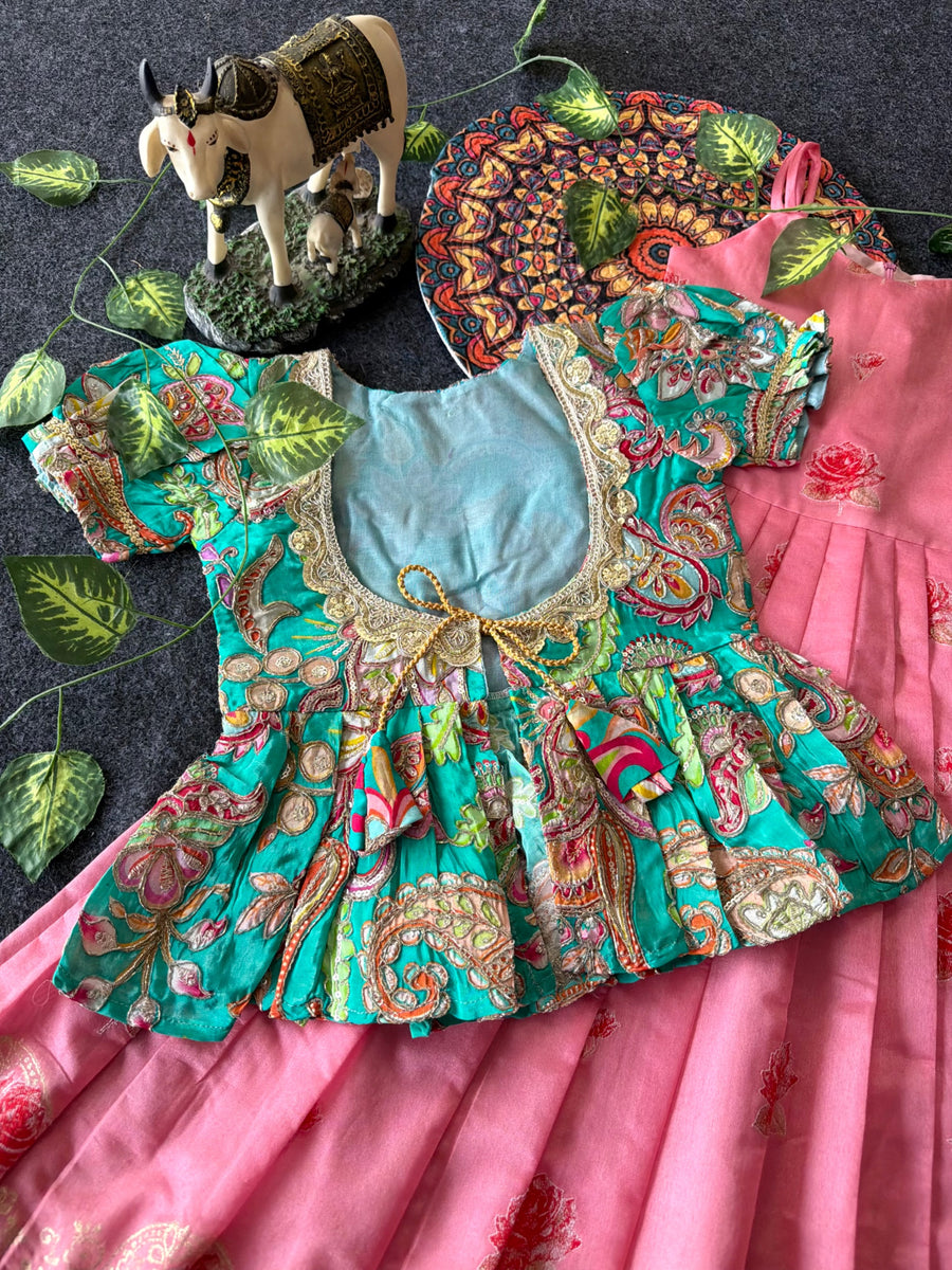 Soft dola silk featuring premium 3D lotus weaving with scalloped lace border