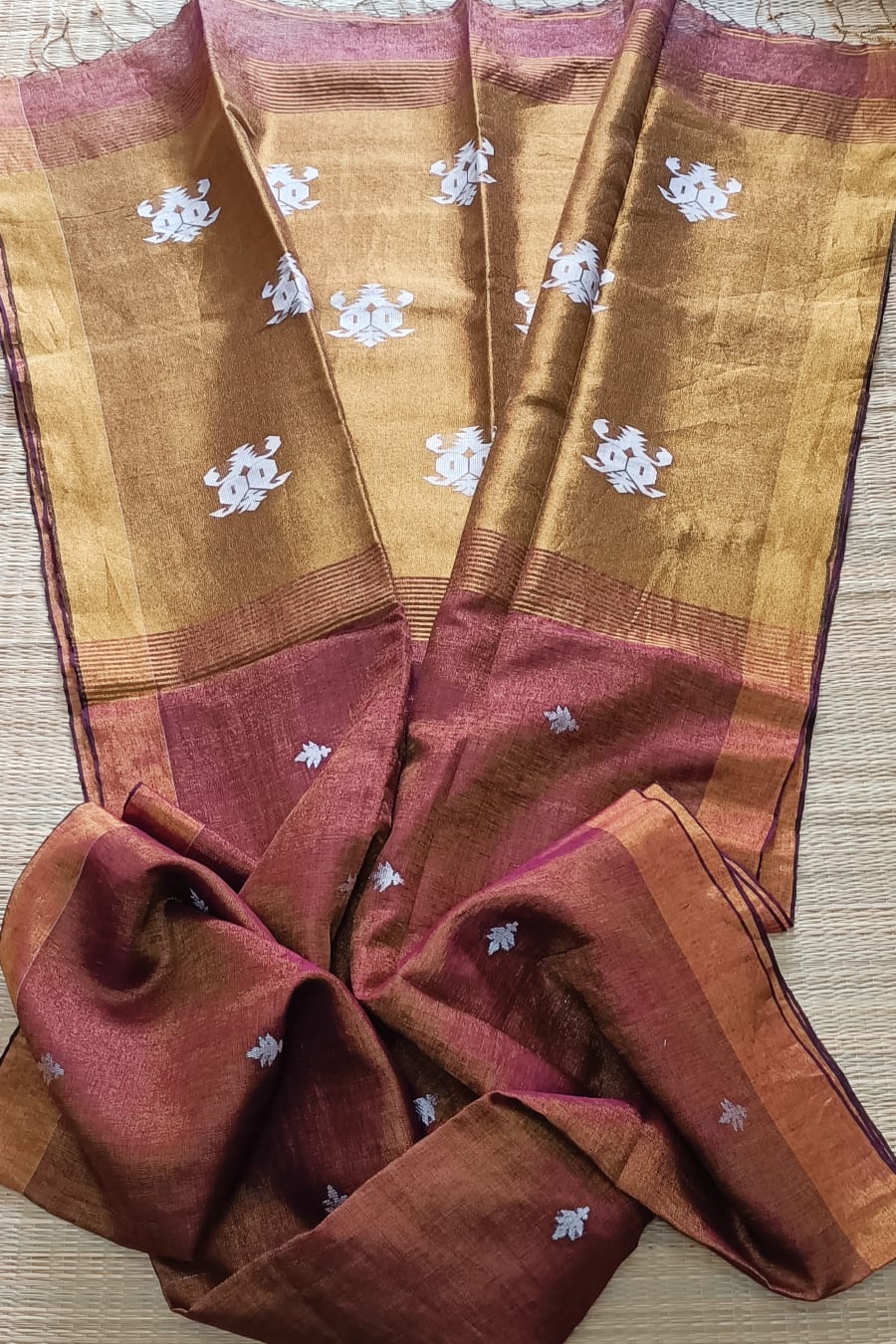 linen enhanced  zari weaving work