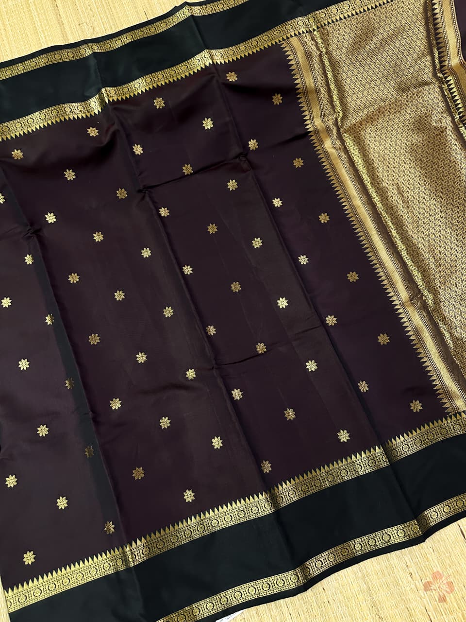 Gadwal semi-soft silk saree