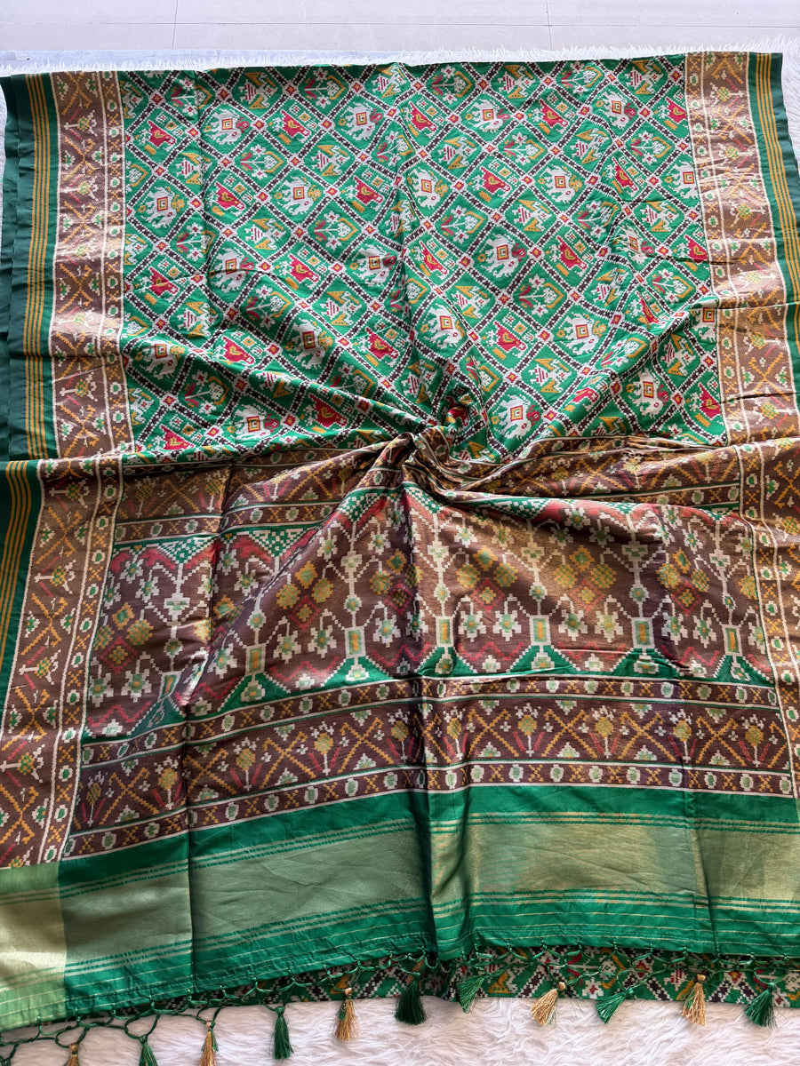 Patola saree featuring the timeless Manekchowk design