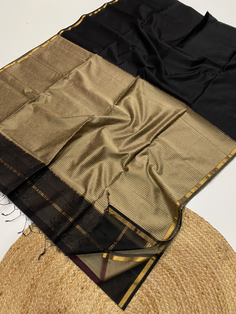 Maheshwari handwoven jute pallu sarees